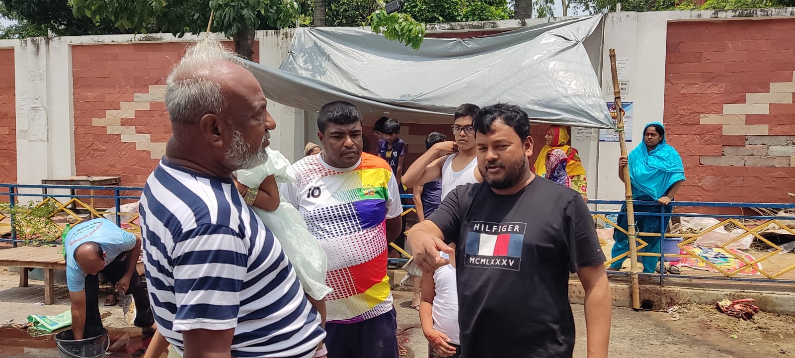 রাসিকের ৩০ টি ওয়ার্ডে কোরবানির বর্জ্য অপসারণ কার্যক্রম সরেজমিনে তদারকি করছেন প্রশাসক রিটন