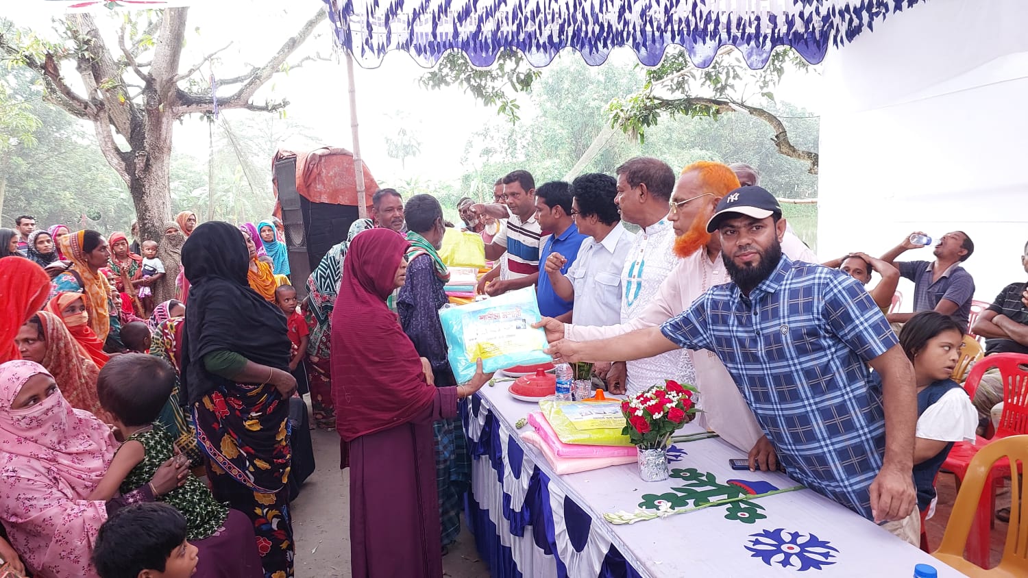 রাজশাহীতে লিফাত প্রতিবন্ধী ফাউন্ডেশনের মশারী বিতরণ