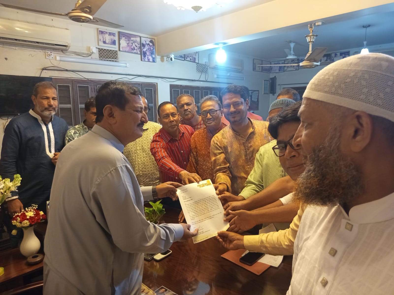 নেসকো হেড অফিস বগুড়ায় স্থানান্তরের চক্রান্তের প্রতিবাদে ভূমিমন্ত্রীকে 'রাজশাহী স্বার্থ সংরক্ষণ কমিটি'র স্মারকলিপি প্রদান